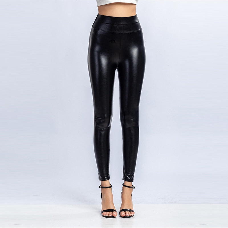 Calça Legging de Couro Peluciada Beleza e Conforto