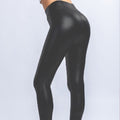 Calça Legging de Couro Peluciada Beleza e Conforto